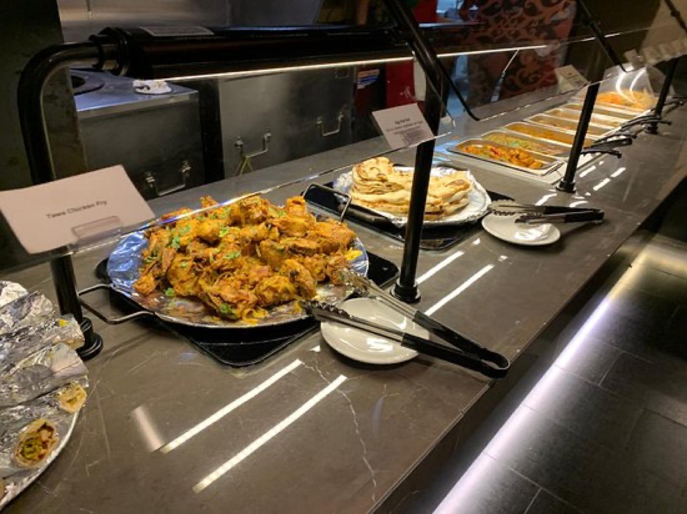 Platter of tawa fried chicken and fresh naan on the hot buffet line at India 101 in Irving, TX